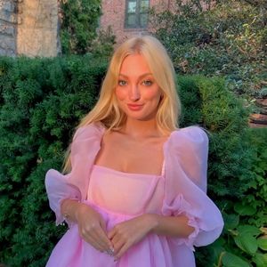 Meet your Posher, Caitlyn